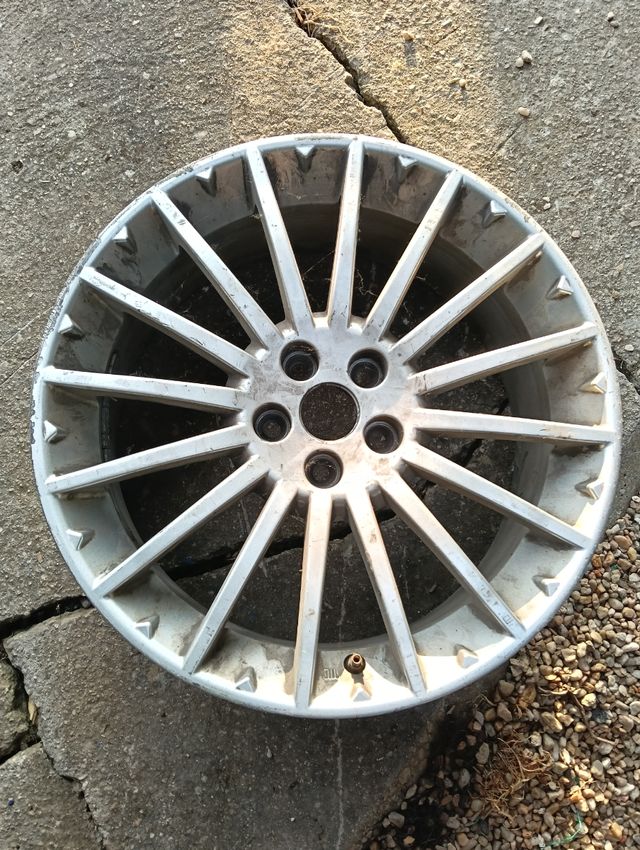 Llanta de un alfa 17 pulgadas