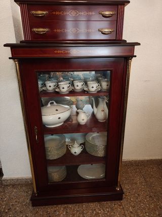 Mueble con vajilla Royal George V + cubertería