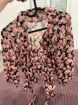 Blusa Zara floral multicolor