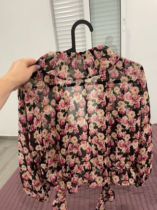 Blusa Zara floral multicolor