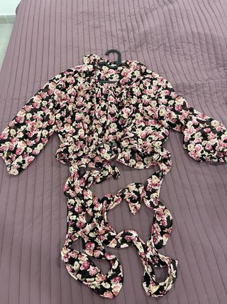 Blusa Zara floral multicolor
