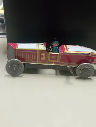 BOLIDO DE HOJALATA BLACO Y ROJO CON EL NUM 3