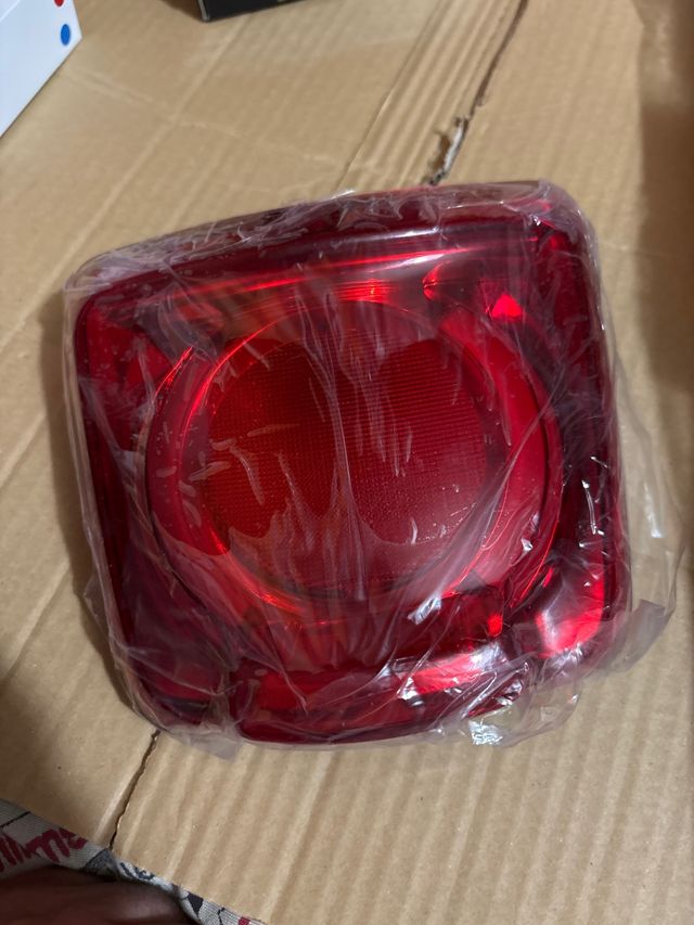 Faro Trasero Piaggio GTS 300 HPE