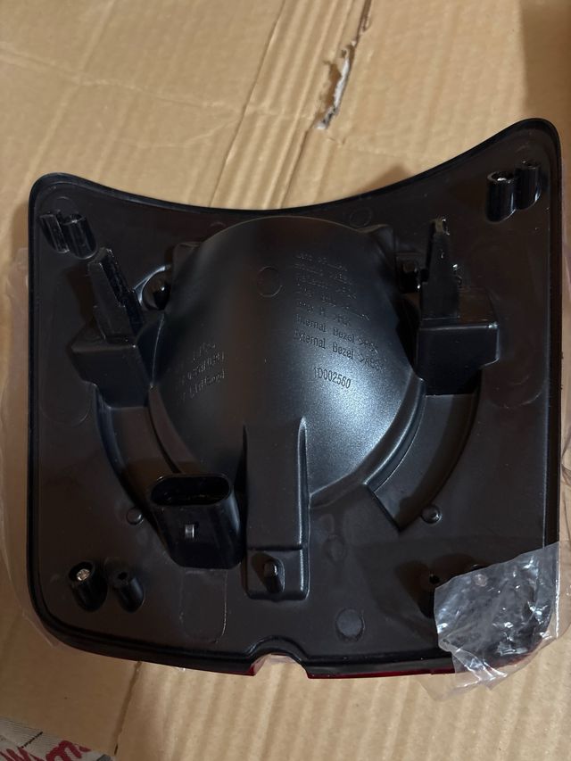 Faro Trasero Piaggio GTS 300 HPE