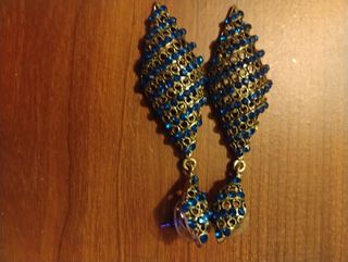 Pendientes largos azules dorados
