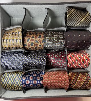 Corbatas vintage rojas y doradas