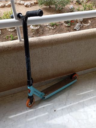 Patinete azul Decathlon 