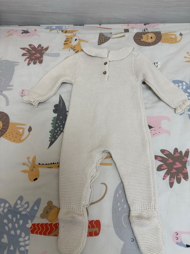 Traje bebé beige recién nacido talla de 3 a 6 mese