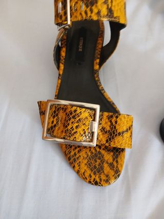 Sandalias Uterqüe serpiente
