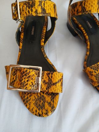 Sandalias Uterqüe serpiente