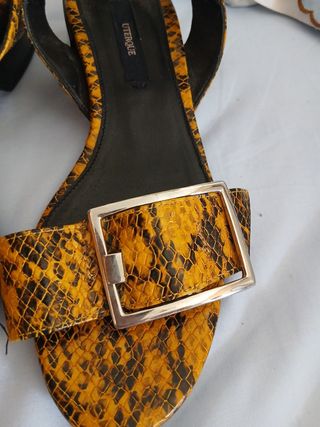 Sandalias Uterqüe serpiente