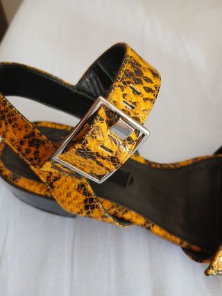 Sandalias Uterqüe serpiente