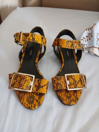 Sandalias Uterqüe serpiente