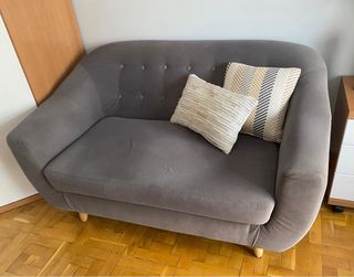 Sofá gris de tela - 2 plazas