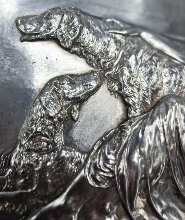 Espectacular bandeja estilo Art Nouveau en estaño