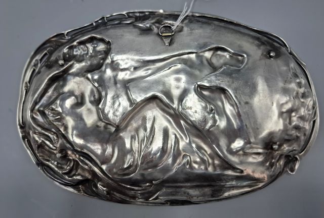 Espectacular bandeja estilo Art Nouveau en estaño