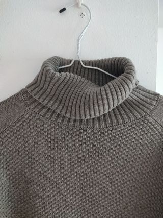 Jersey cuello alto verde oliva