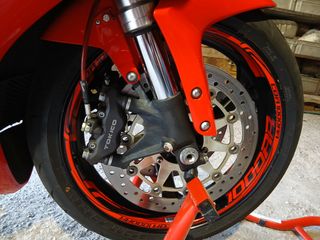 Honda CBR 1000RR roja