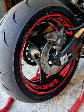 Honda CBR 1000RR roja