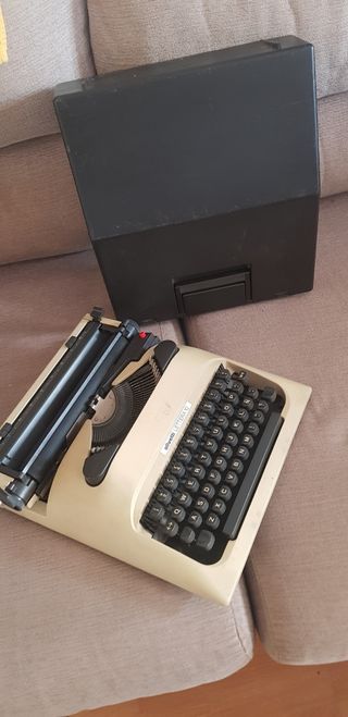 Olivetti Lettera 10: Máquina de escribir