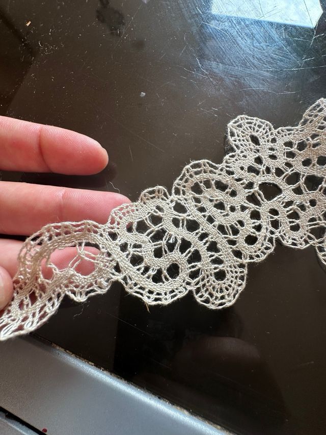 Merletto a tombolo antico fatto a mano