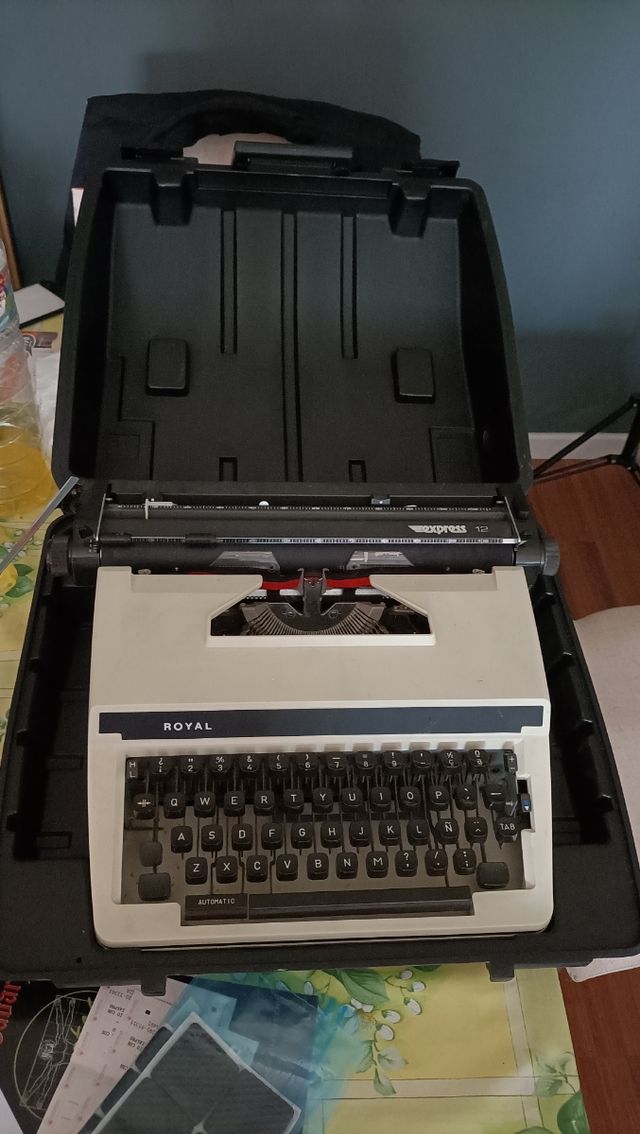 Máquina escribir Royal Express 12