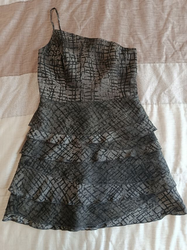 Vestido corto gris y negro
