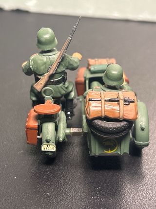 Motocicleta alemana con sidecar