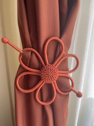 Sujeta cortinas - Flor Naranja