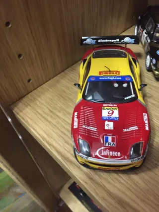 Scalextric C4 GT: Coches y extras