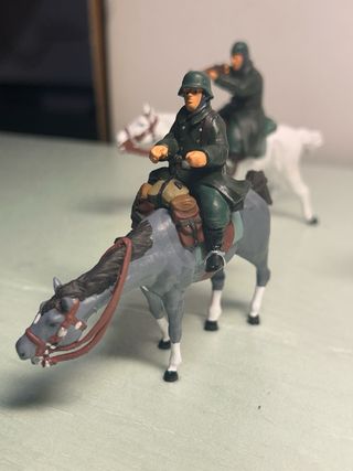 miniaturas caballeria 16 euros la unidad.