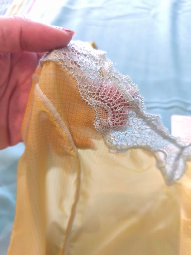 Sottoveste gialla pizzo