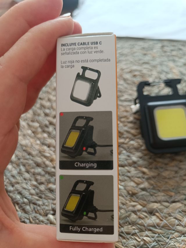 Llavero con luz led recargable