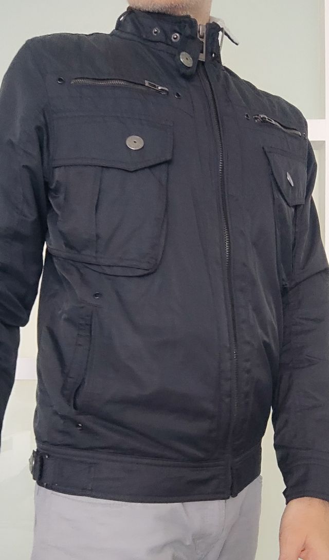 Cazadora negra ligera