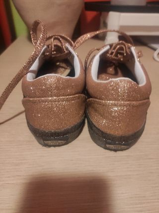 Vans deportivas doradas