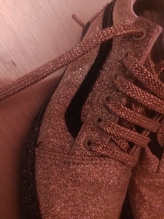 Vans deportivas doradas
