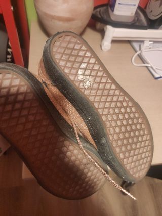 Vans deportivas doradas