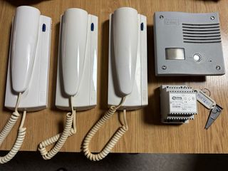 Portero electrónico Golmar - 3 teléfonos