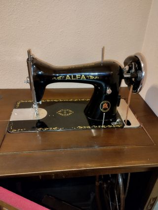 Máquina Coser Alfa Antigua