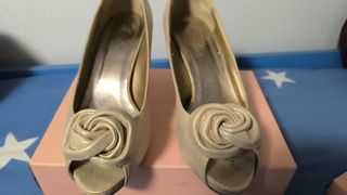 Zapatos beige tacón
