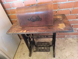 Máquina coser Alfa antigua