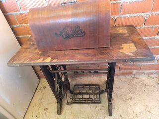 Máquina coser Alfa antigua