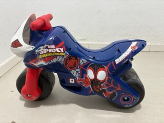 Moto correpasillos Spiderman