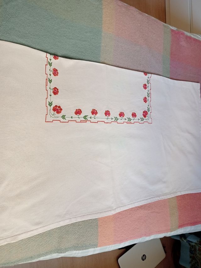 Mantel bordado vintage