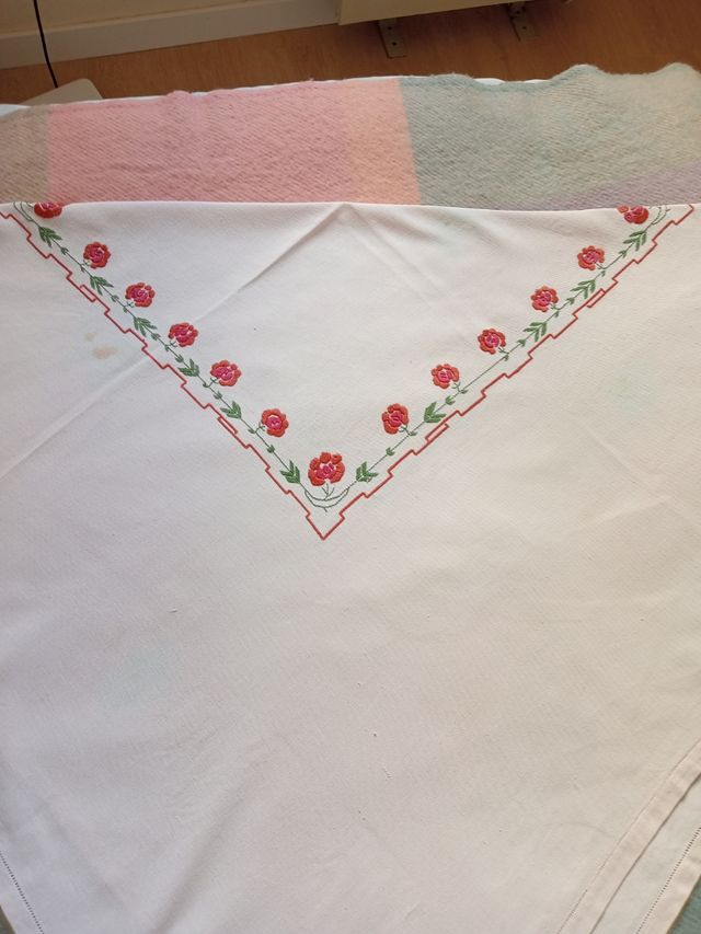 Mantel bordado vintage