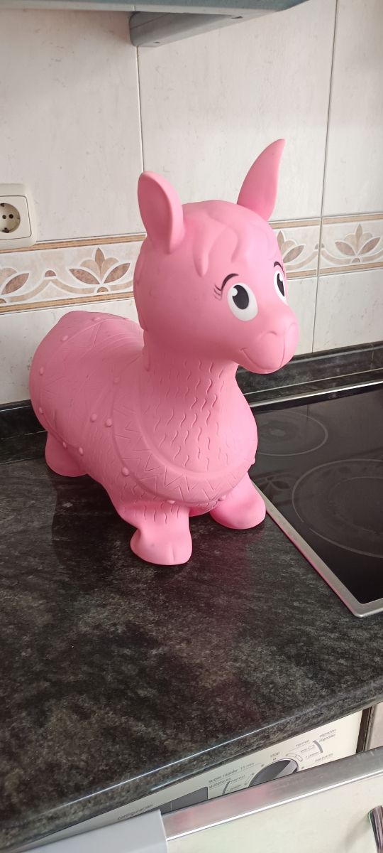 Caballo saltarín rosa