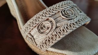 Sandalia cuña esparto beige