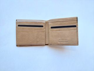 Portafoglio Sisley nuovo in pelle colore marrone 