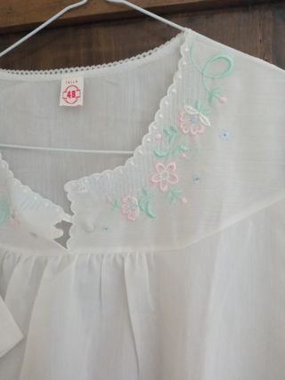 2 Camisones blancos de mujer - Talla 48. 
El talla