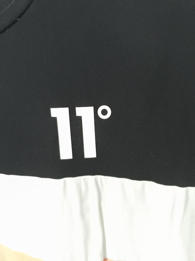 Camiseta 11 Degrees XL - Negra y Rosa
